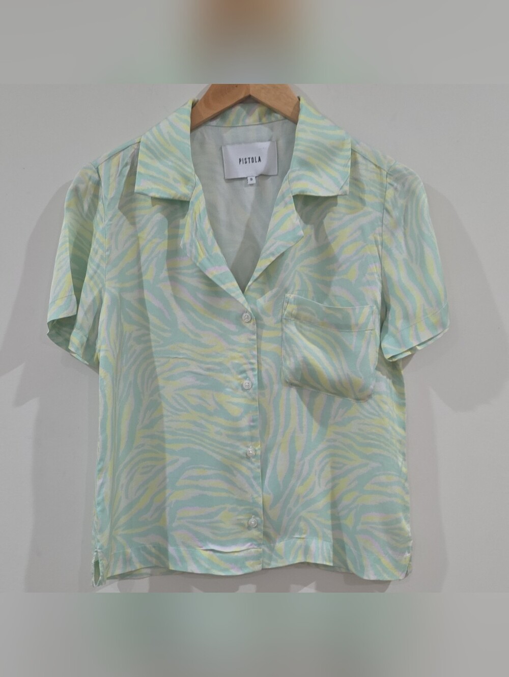 Pistola Kimmy Aqua Neon Tigre Satin Button Down Vacation Shirt Sz S